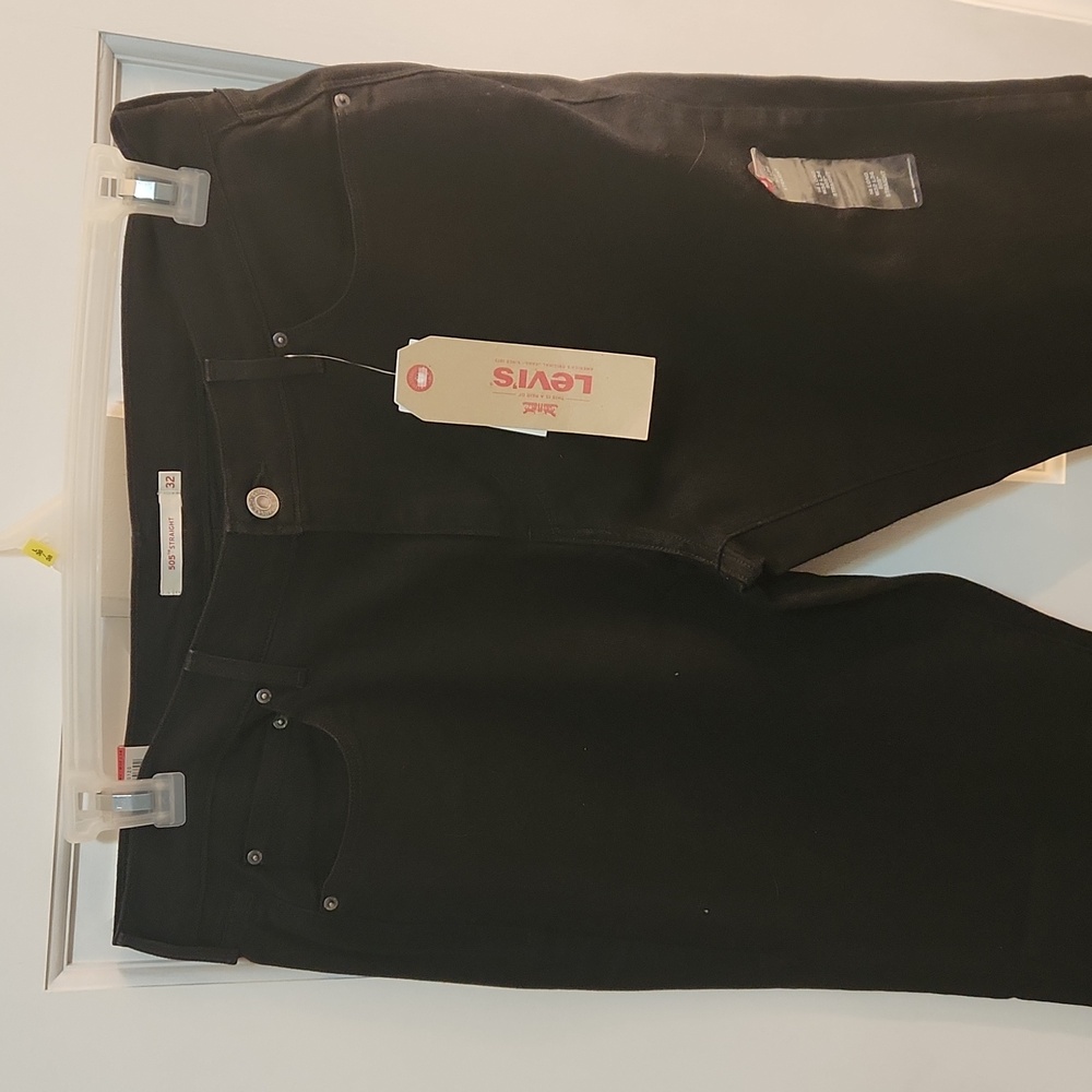 NWT Black 505 Levis, midrise